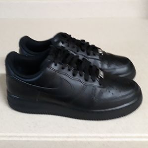 NIKE AIR FORCE 1'07.  SZ. 8.5